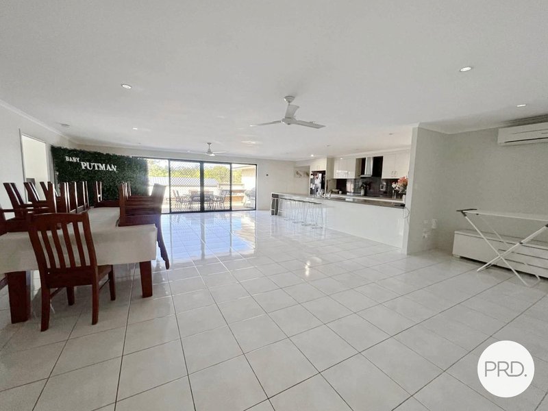 Photo - 4 Hoddinott Close, Tannum Sands QLD 4680 - Image 4