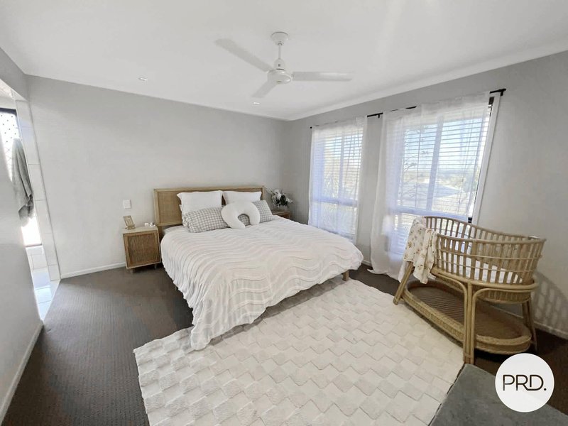 Photo - 4 Hoddinott Close, Tannum Sands QLD 4680 - Image 8
