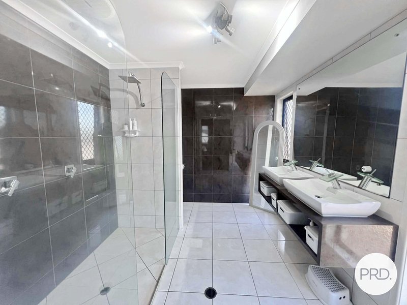Photo - 4 Hoddinott Close, Tannum Sands QLD 4680 - Image 11