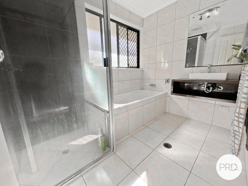 Photo - 4 Hoddinott Close, Tannum Sands QLD 4680 - Image 12