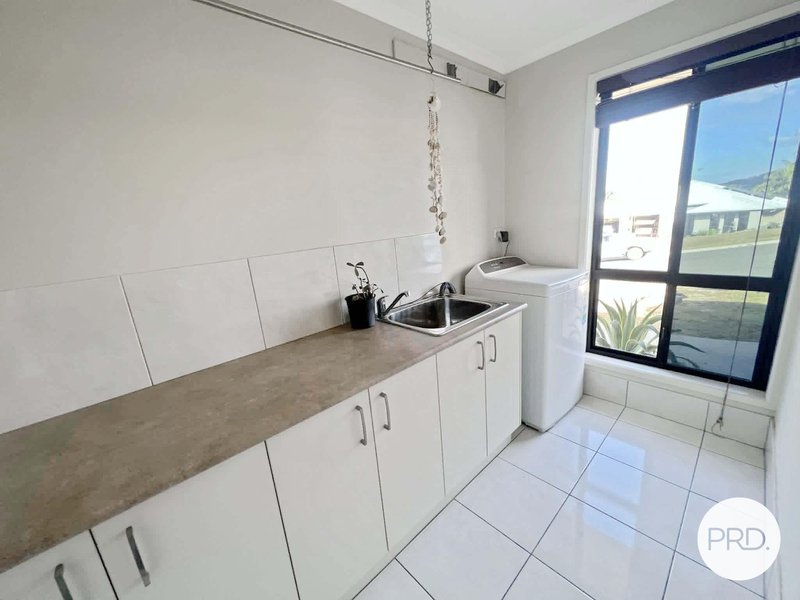 Photo - 4 Hoddinott Close, Tannum Sands QLD 4680 - Image 13