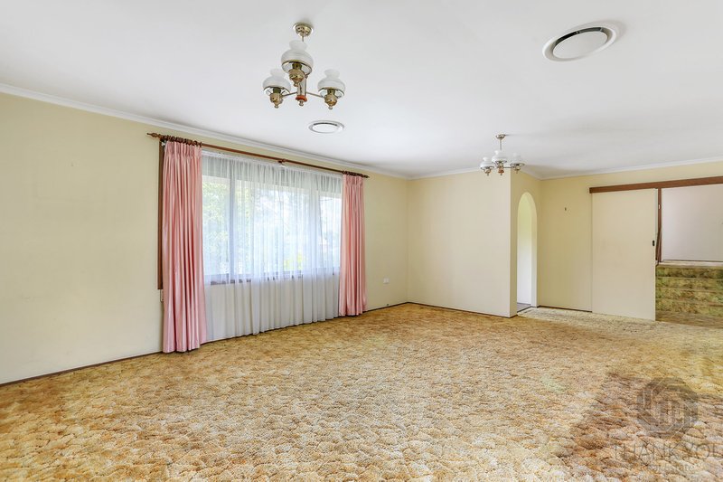 Photo - 4 Hodgson Crescent, Baulkham Hills NSW 2153 - Image 5