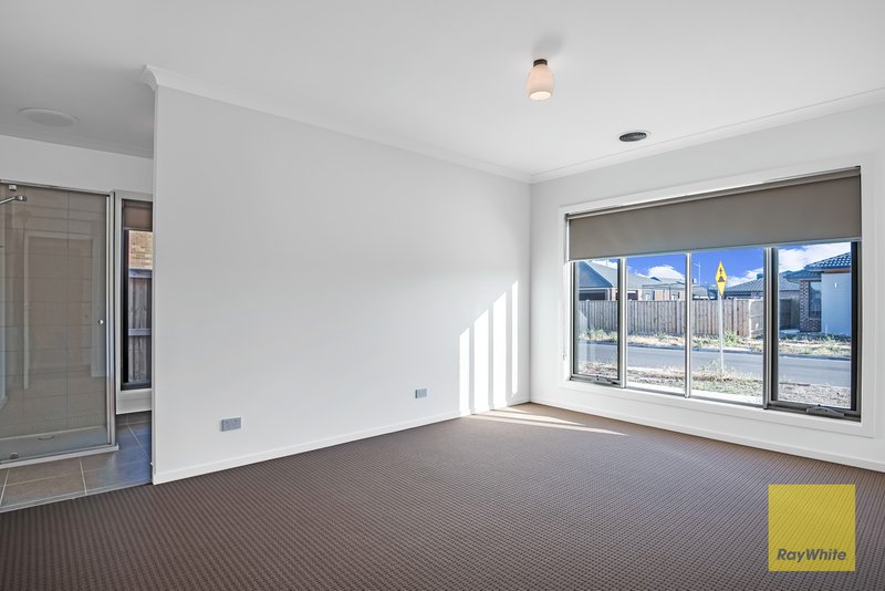 Photo - 4 Hogarth Street, Tarneit VIC 3029 - Image 9