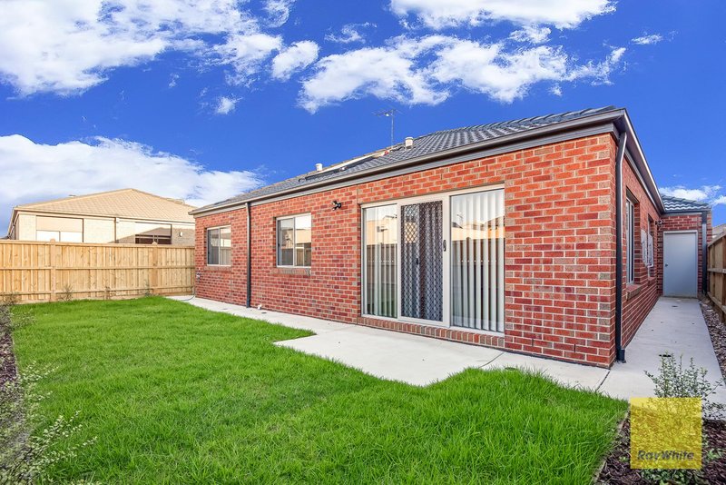 Photo - 4 Hogarth Street, Tarneit VIC 3029 - Image 18