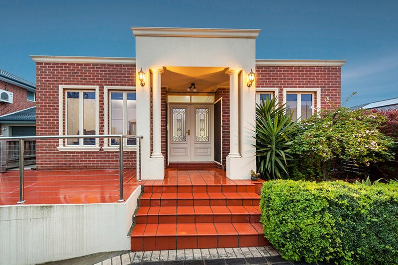 Photo - 4 Holbeck Place, Craigieburn VIC 3064 - Image 2