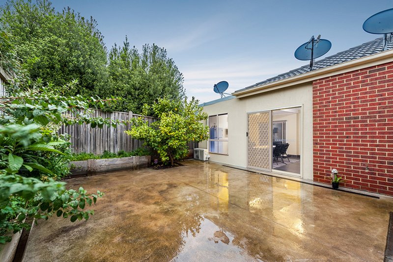 Photo - 4 Holbeck Place, Craigieburn VIC 3064 - Image 10