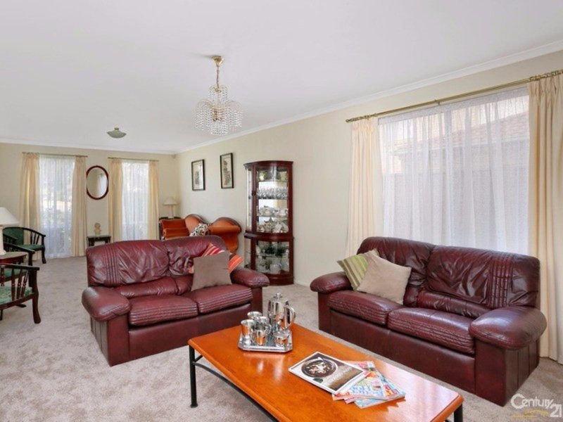 Photo - 4 Hollydale Place, Prospect NSW 2148 - Image 5