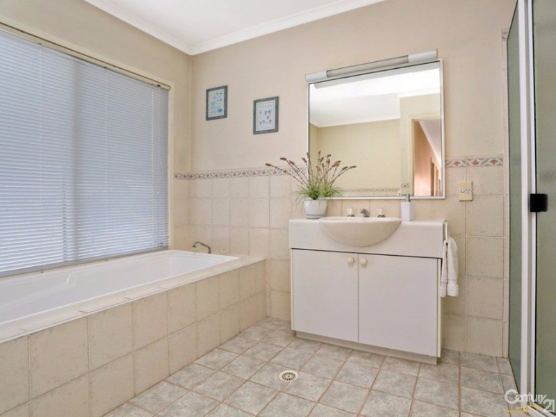 Photo - 4 Hollydale Place, Prospect NSW 2148 - Image 6