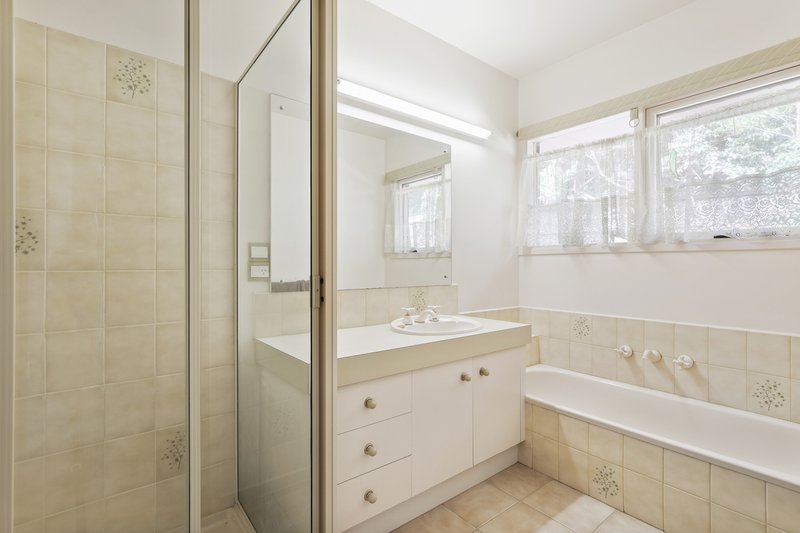 Photo - 4 Hollyoak Haven , Chirnside Park VIC 3116 - Image 13