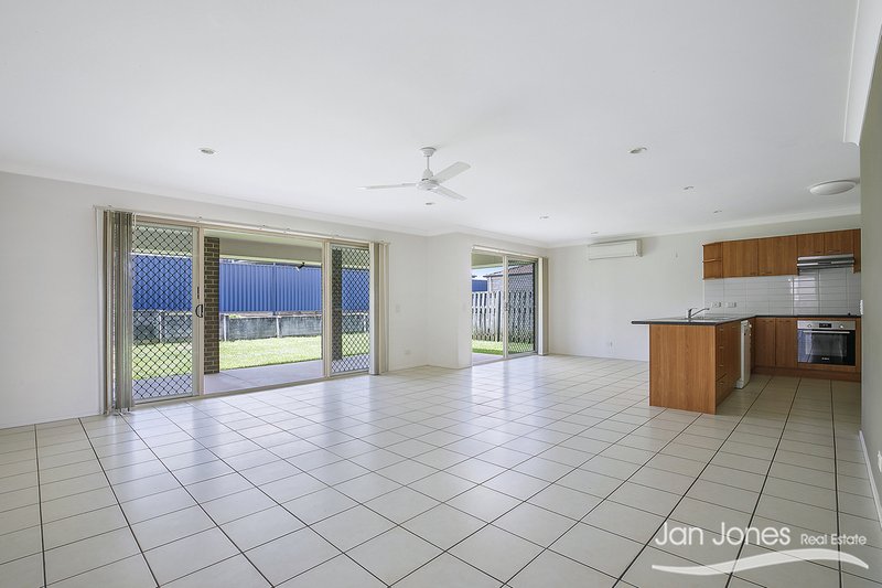 Photo - 4 Hollywood Ave , Bellmere QLD 4510 - Image 2