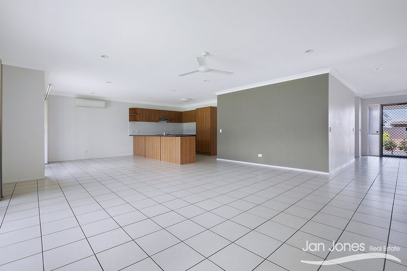 Photo - 4 Hollywood Ave , Bellmere QLD 4510 - Image 3