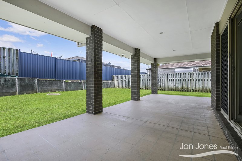 Photo - 4 Hollywood Ave , Bellmere QLD 4510 - Image 6