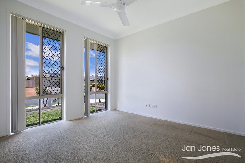 Photo - 4 Hollywood Ave , Bellmere QLD 4510 - Image 11