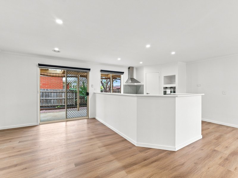 Photo - 4 Holmesdale Close, Werribee VIC 3030 - Image 2
