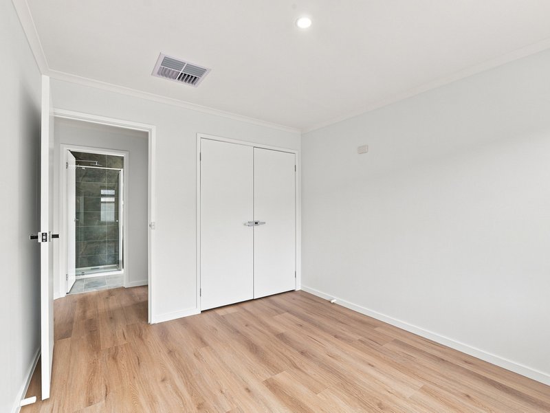 Photo - 4 Holmesdale Close, Werribee VIC 3030 - Image 15
