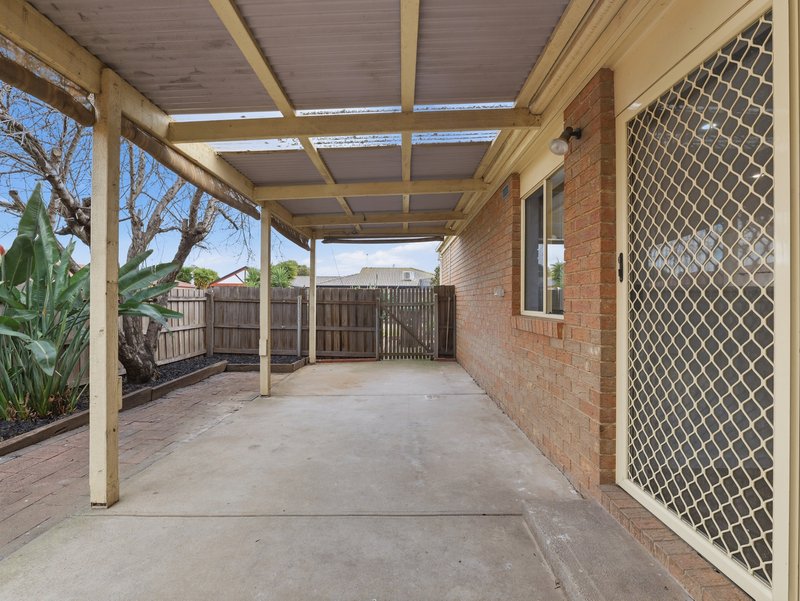 Photo - 4 Holmesdale Close, Werribee VIC 3030 - Image 22