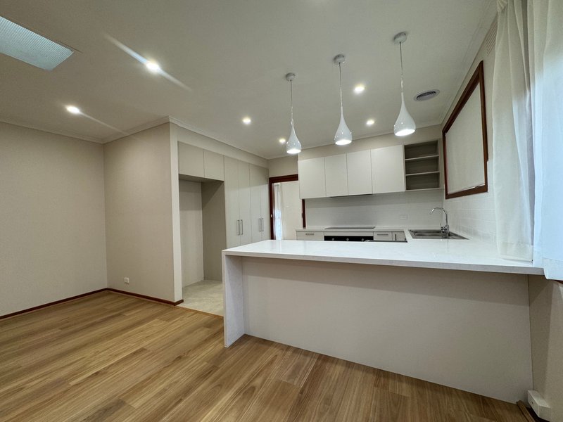 Photo - 4 Holohan Place, Dandenong North VIC 3175 - Image 5