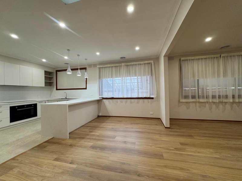 Photo - 4 Holohan Place, Dandenong North VIC 3175 - Image 8