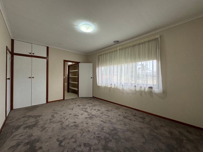 Photo - 4 Holohan Place, Dandenong North VIC 3175 - Image 12