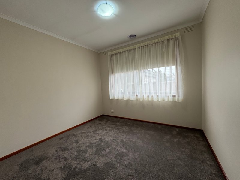 Photo - 4 Holohan Place, Dandenong North VIC 3175 - Image 18