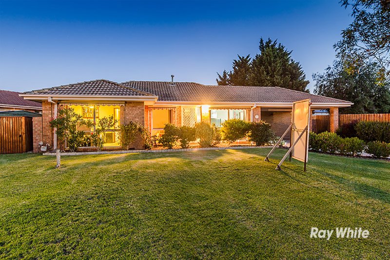 4 Honeysuckle Court, Cranbourne North VIC 3977