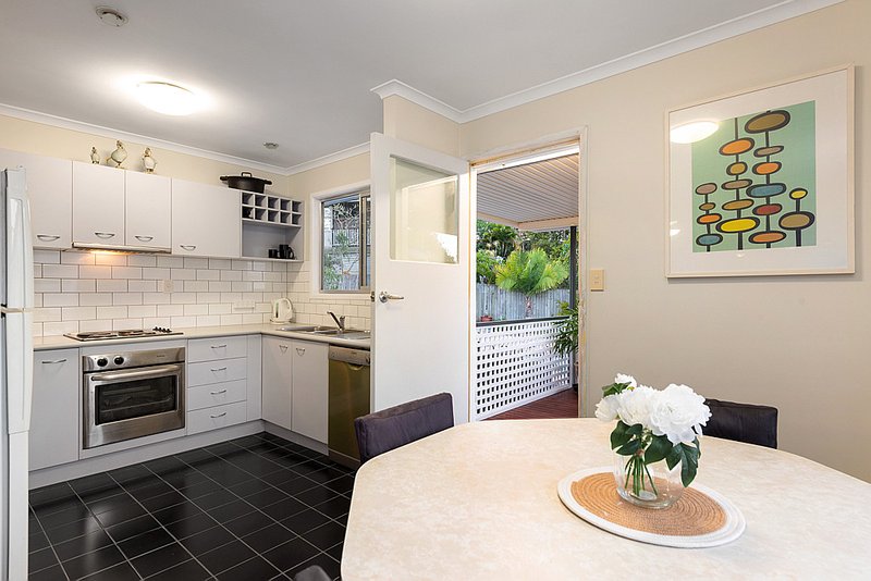 Photo - 4 Hovea Street, Everton Hills QLD 4053 - Image 2