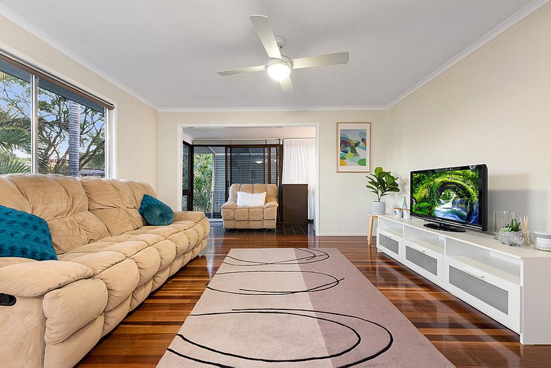 Photo - 4 Hovea Street, Everton Hills QLD 4053 - Image 3