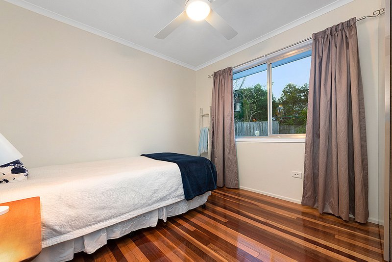 Photo - 4 Hovea Street, Everton Hills QLD 4053 - Image 12