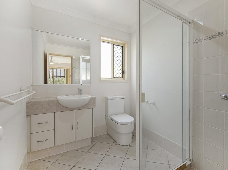 Photo - 4 Howland Circuit, Pacific Pines QLD 4211 - Image 5