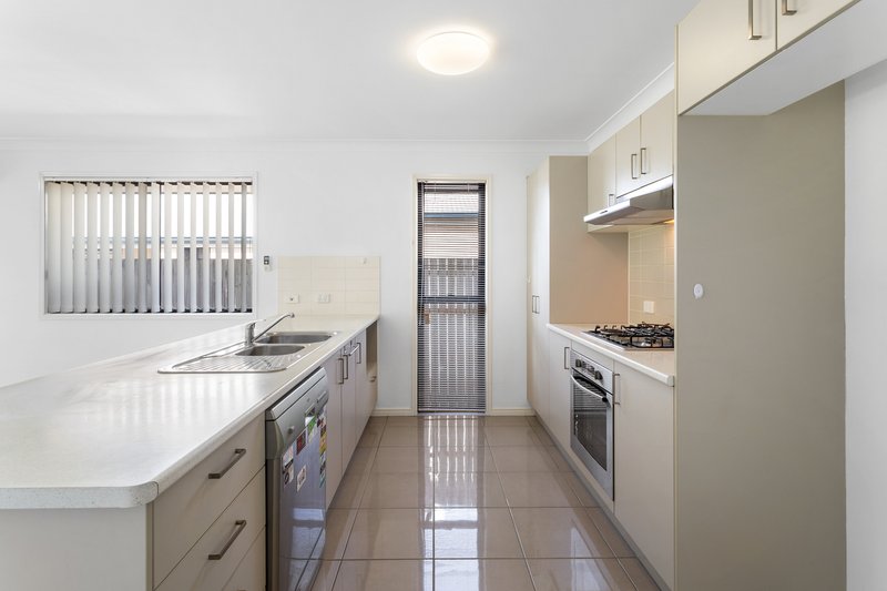 Photo - 4 Hume Circuit, Warner QLD 4500 - Image 3