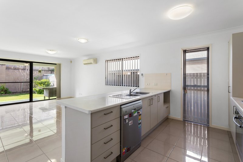 Photo - 4 Hume Circuit, Warner QLD 4500 - Image 4