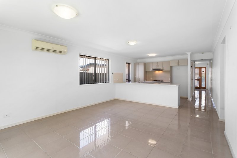 Photo - 4 Hume Circuit, Warner QLD 4500 - Image 6