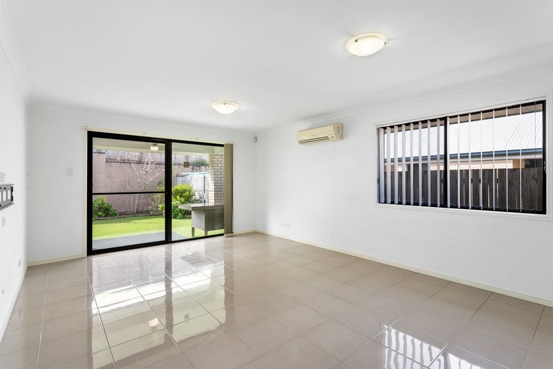 Photo - 4 Hume Circuit, Warner QLD 4500 - Image 7