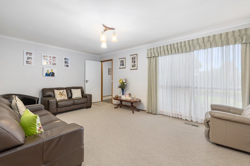 Photo - 4 Hume Crescent, Alfredton VIC 3350 - Image 2