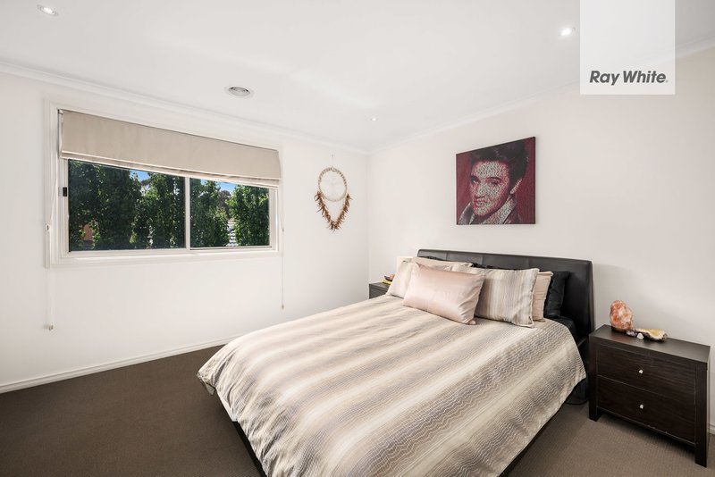 Photo - 4 Hummingbird Place, South Morang VIC 3752 - Image 6