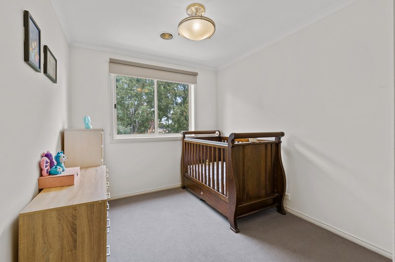 Photo - 4 Hummingbird Place, South Morang VIC 3752 - Image 11