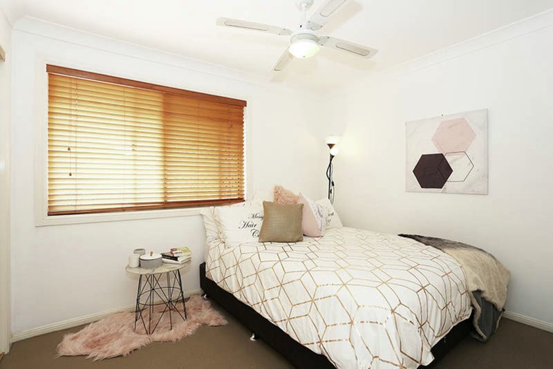 Photo - 4 Huntington Court, Calamvale QLD 4116 - Image 11