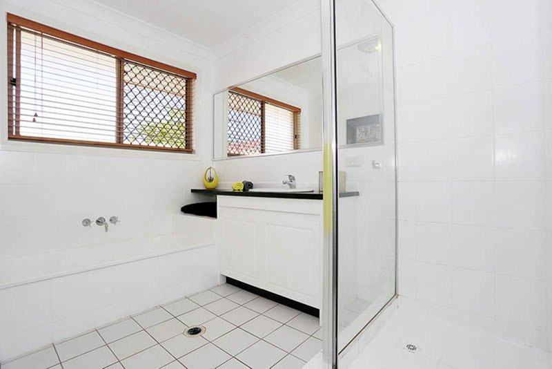 Photo - 4 Huntington Court, Calamvale QLD 4116 - Image 14