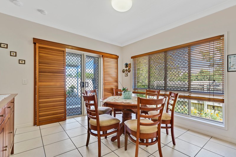 Photo - 4 Huntley Place, Caloundra West QLD 4551 - Image 3