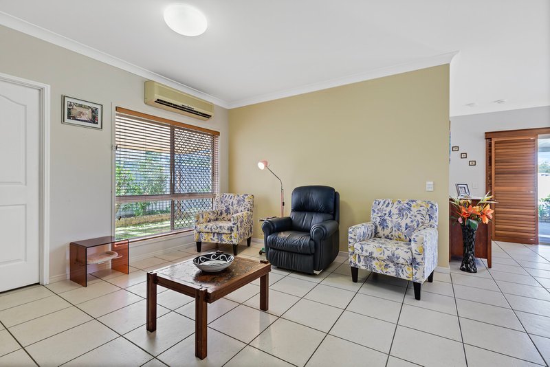 Photo - 4 Huntley Place, Caloundra West QLD 4551 - Image 5