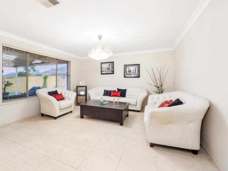 Photo - 4 Huon Close, Stanhope Gardens NSW 2768 - Image 3