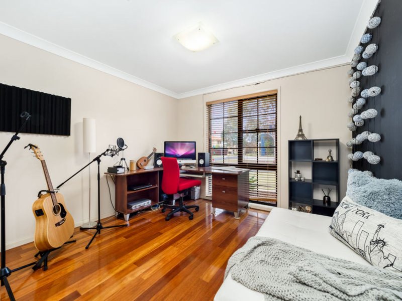 Photo - 4 Huon Close, Stanhope Gardens NSW 2768 - Image 4