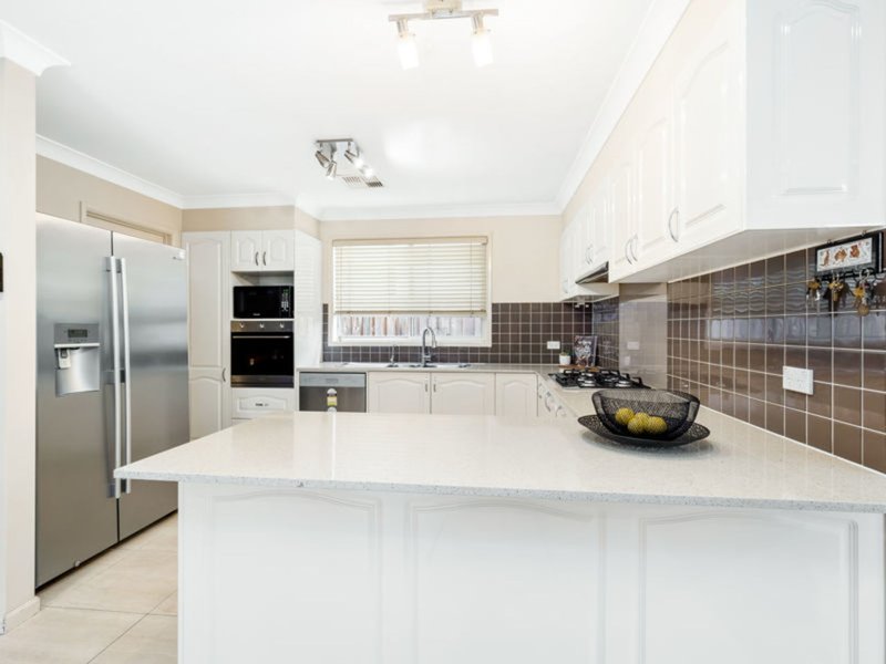 Photo - 4 Huon Close, Stanhope Gardens NSW 2768 - Image 8