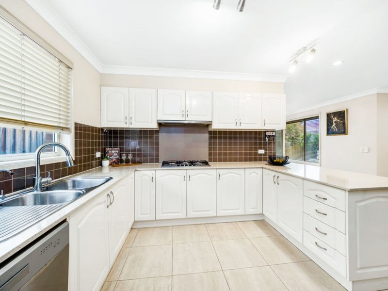 Photo - 4 Huon Close, Stanhope Gardens NSW 2768 - Image 9