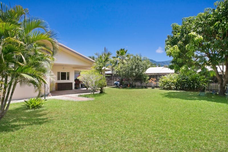 Photo - 4 Ibis Close, Kewarra Beach QLD 4879 - Image 12