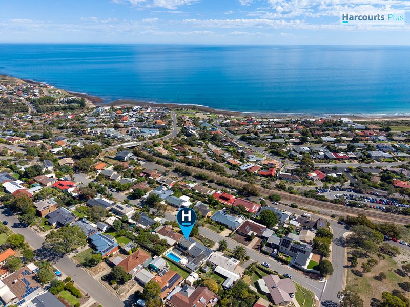 Photo - 4 Ingomar Court, Hallett Cove SA 5158 - Image 5