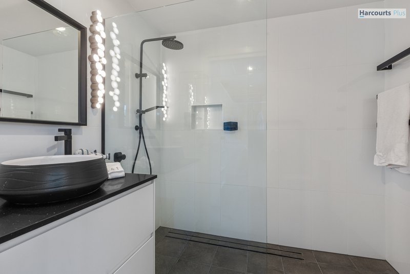 Photo - 4 Ingomar Court, Hallett Cove SA 5158 - Image 17