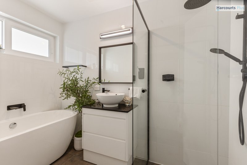 Photo - 4 Ingomar Court, Hallett Cove SA 5158 - Image 24