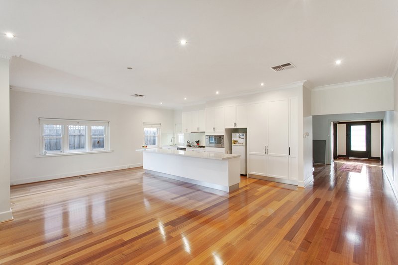 Photo - 4 Innellan Road, Murrumbeena VIC 3163 - Image 1