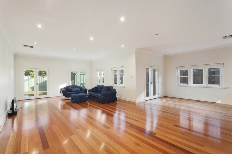 Photo - 4 Innellan Road, Murrumbeena VIC 3163 - Image 2